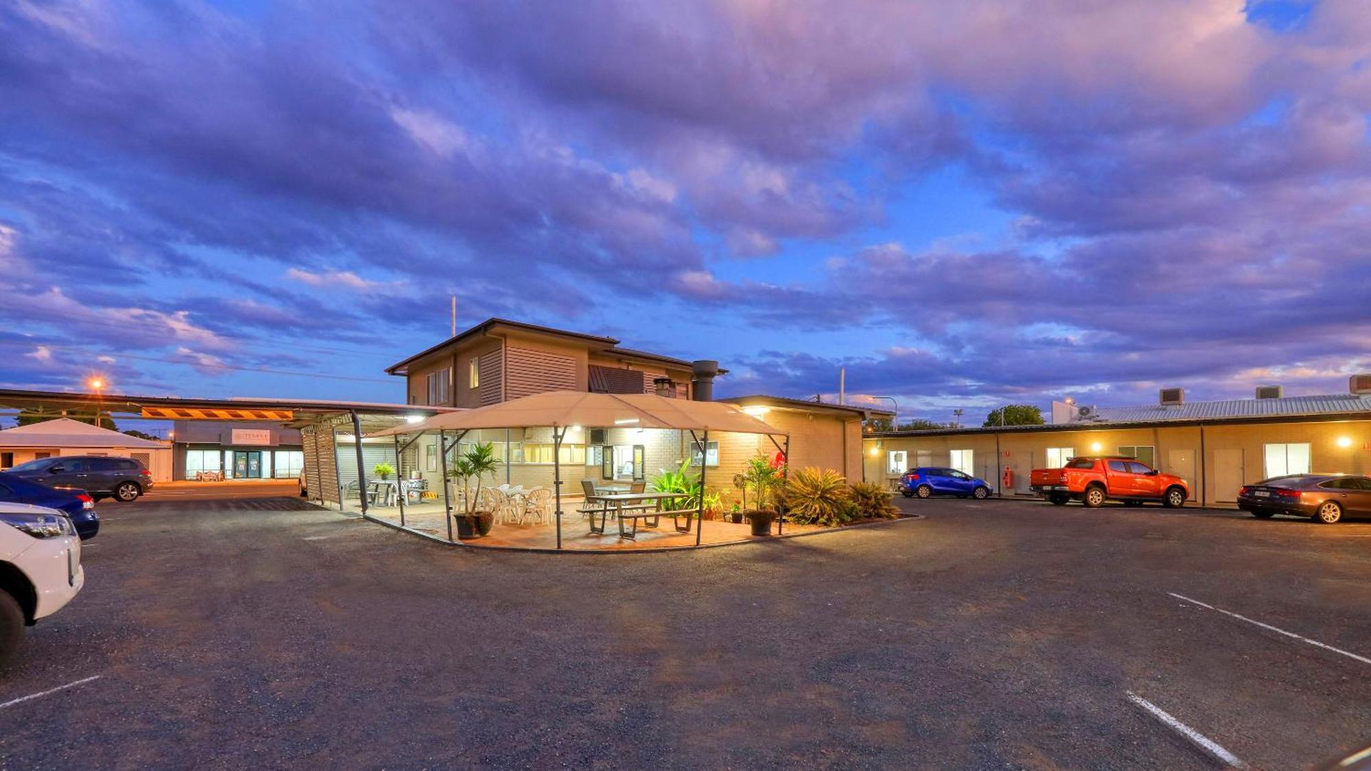 Motel 707 Emerald Zewnętrze zdjęcie